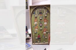 Met je voetbalverzameling in museum Kennemerland