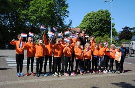 Bijzondere 5 mei viering voor het Bevrijdingsvuur estafetteteam van AV Castricum