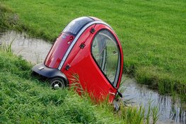 Brommobiel te water langs N203